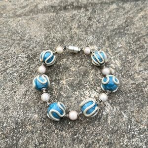 Silver squiggle magnetic bracelet